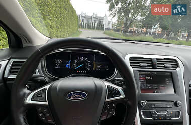 Седан Ford Fusion 2015 в 