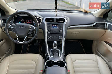 Седан Ford Fusion 2013 в 