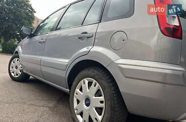 Хэтчбек Ford Fusion 2011 в 