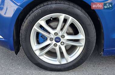 Седан Ford Fusion 2017 в 