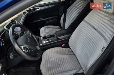 Седан Ford Fusion 2017 в 