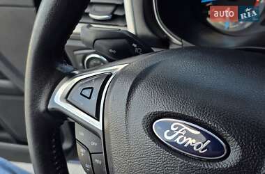 Седан Ford Fusion 2017 в 