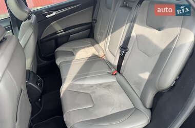 Седан Ford Fusion 2016 в 
