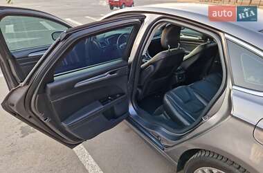 Седан Ford Fusion 2013 в 