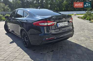 Седан Ford Fusion 2020 в 