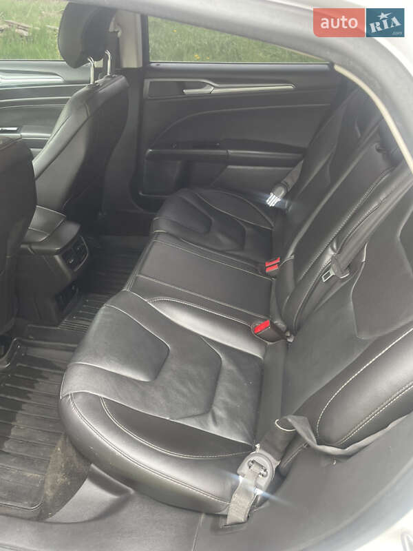 Седан Ford Fusion 2013 в Рівному