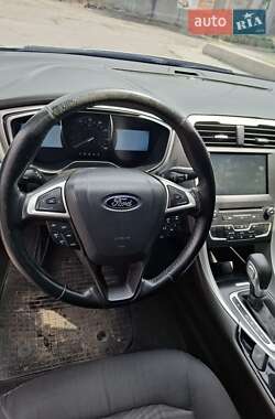 Седан Ford Fusion 2016 в 