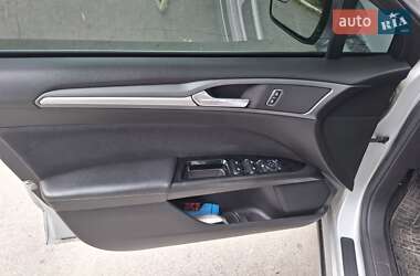 Седан Ford Fusion 2016 в 