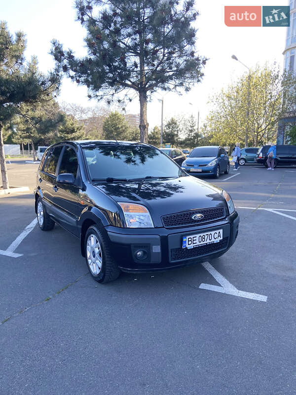 Хэтчбек Ford Fusion 2008 в 