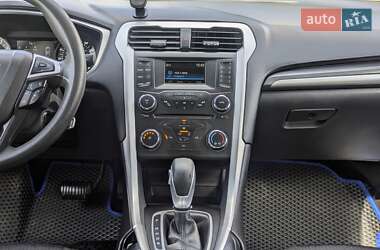 Седан Ford Fusion 2015 в 