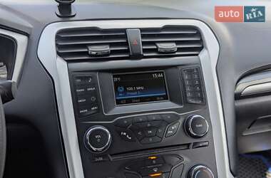 Седан Ford Fusion 2015 в 