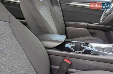 Седан Ford Fusion 2015 в 