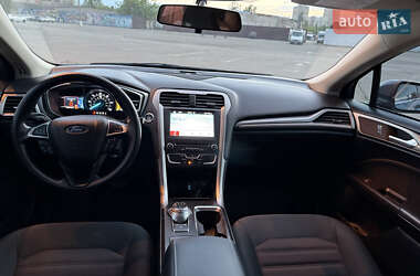 Седан Ford Fusion 2018 в 