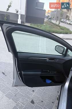Седан Ford Fusion 2017 в 