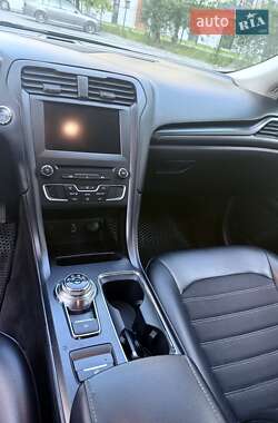 Седан Ford Fusion 2017 в 