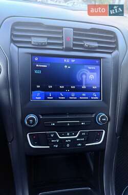 Седан Ford Fusion 2017 в 