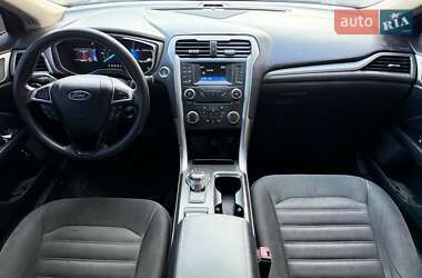 Седан Ford Fusion 2017 в 
