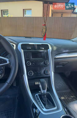 Седан Ford Fusion 2014 в 