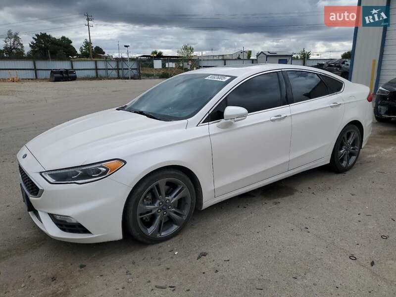 Седан Ford Fusion 2018 в 