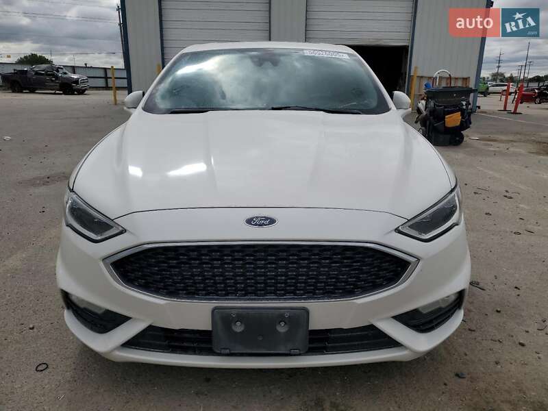 Седан Ford Fusion 2018 в Львове