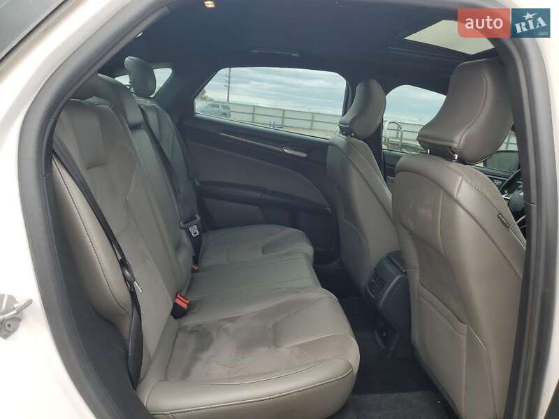 Седан Ford Fusion 2018 в Львове