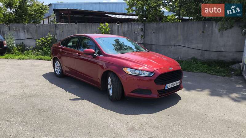Седан Ford Fusion 2016 в 