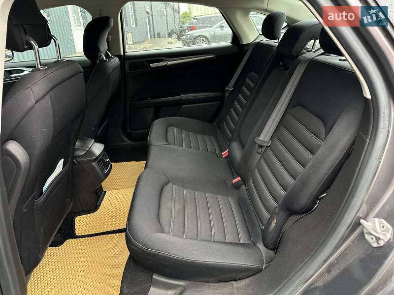 Седан Ford Fusion 2013 в Стрию