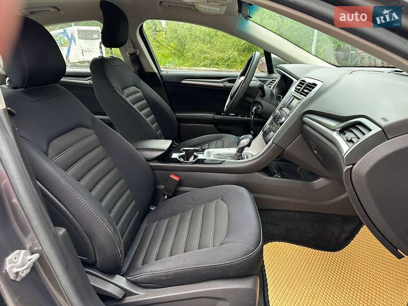 Седан Ford Fusion 2013 в Стрию