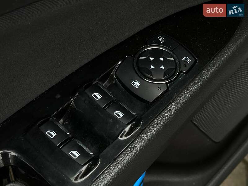 Седан Ford Fusion 2013 в Стрию