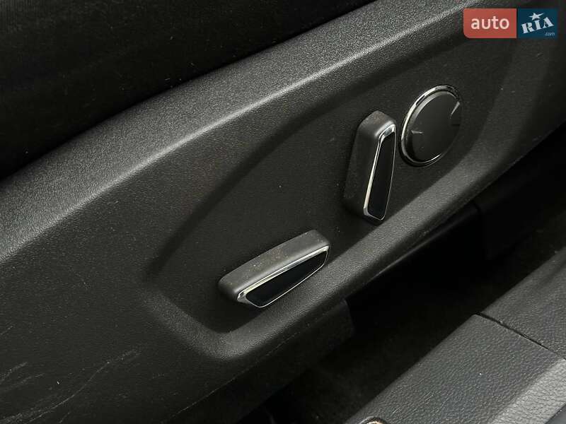 Седан Ford Fusion 2013 в Стрию