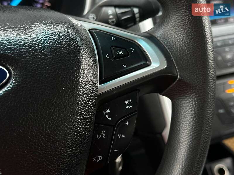 Седан Ford Fusion 2013 в Стрию