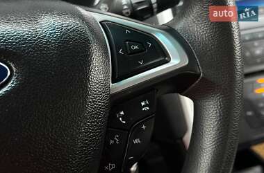 Седан Ford Fusion 2013 в 