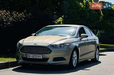 Седан Ford Fusion 2015 в 