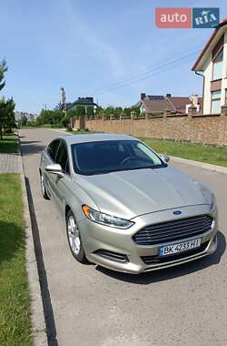 Седан Ford Fusion 2015 в 