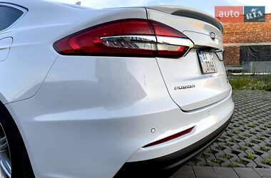 Седан Ford Fusion 2019 в 