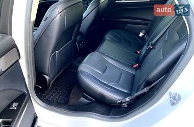 Седан Ford Fusion 2019 в 