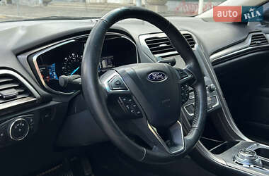 Седан Ford Fusion 2017 в 
