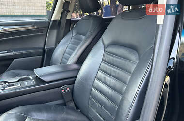 Седан Ford Fusion 2017 в 