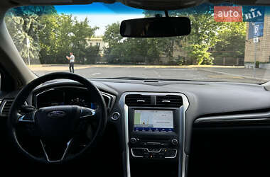Седан Ford Fusion 2017 в 