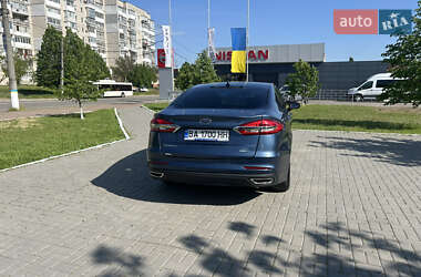 Седан Ford Fusion 2019 в 