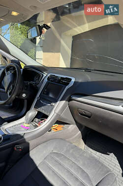 Седан Ford Fusion 2013 в 