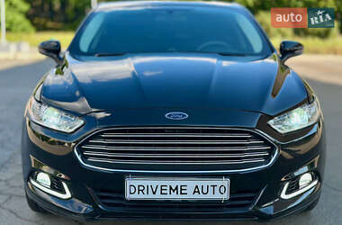 Седан Ford Fusion 2015 в 