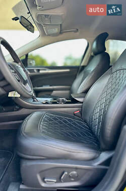 Седан Ford Fusion 2015 в 
