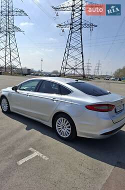Седан Ford Fusion 2015 в 