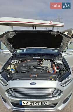 Седан Ford Fusion 2015 в 