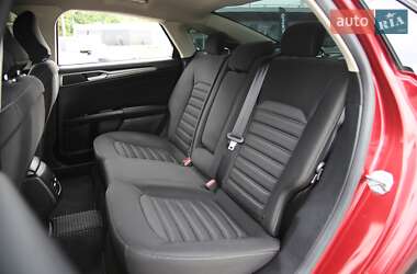Седан Ford Fusion 2017 в 