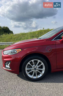Седан Ford Fusion 2020 в 