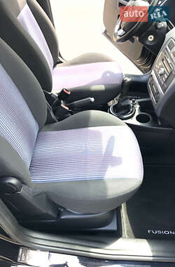 Хэтчбек Ford Fusion 2011 в 