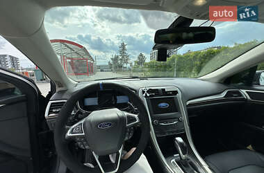 Седан Ford Fusion 2015 в 