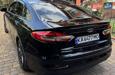 Седан Ford Fusion 2019 в 
